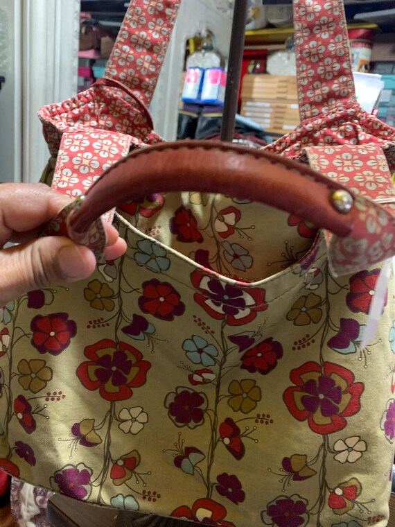 Fossil canvas and leather red floral shoulder bag - image 5