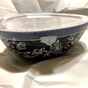 Temp-Tations bakeware/ramekin with lids--egg shaped