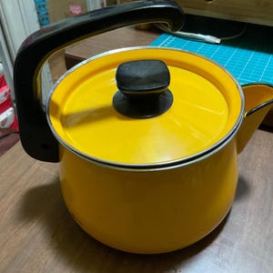 Vintage mustard yellow tea kettle/pot