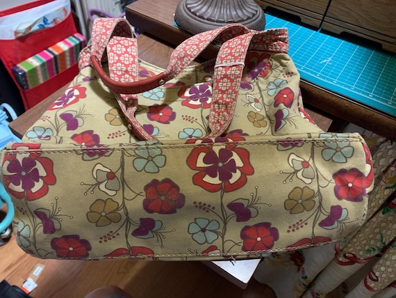 Fossil canvas and leather red floral shoulder bag - image 8