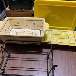 4 piece Temp-Tations bakeware set with lid, rack, and trivet