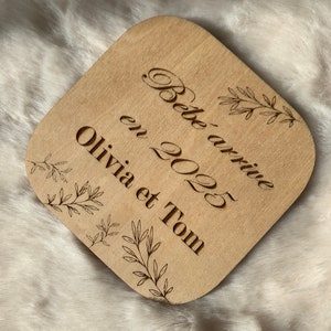 Wooden card announcing the arrival of a baby, personalized pregnancy announcement. Future grandma, grandpa, future uncle, aunt, future godmother, godfather