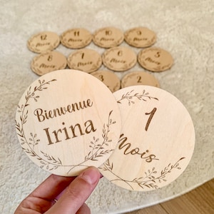Cartes étapes bébé personnalisées fleurs, carte fleurie, carte annonce prénom, pancarte prénom bébé, cadeau naissance bébé. En bois.