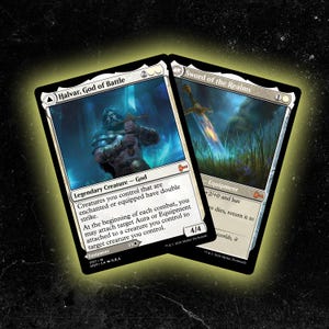 Puede incluir: Dos cartas coleccionables de Magic: The Gathering. Una carta presenta un guerrero con una espada, titulada "Halvar, God of Battle". La otra carta se titula "Sword of the Realms" y muestra una espada brillante en un bosque. Ambas cartas tienen bordes negros.