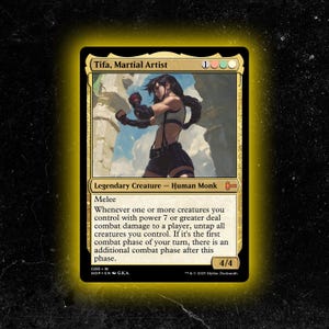 以下が含まれることがあります： 「Tifa, Martial Artist」が描かれたマジック：ザ・ギャザリングのカード。カードは金色の枠で、戦闘ポーズの女性のイラストが描かれています。カードテキストには「Legendary Creature - Human Monk」と「Melee」が含まれています。