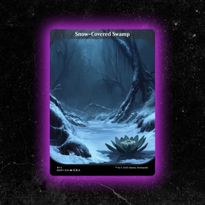 Pantano cubierto de nieve: tierra básica personalizada con arte completo para la carta Magic: The Gathering: ¡de alta calidad, duradera y asequible!