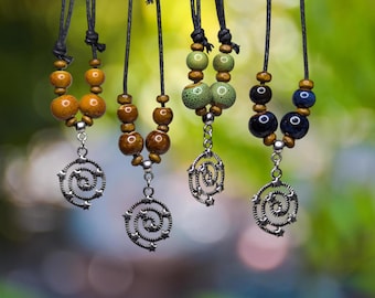 Colgante de espiral de estrella celestial con cuentas de cerámica, estilo bohemio hippie de madera, ajustable, estilo gargantilla de cuerda negra, collar apilable.