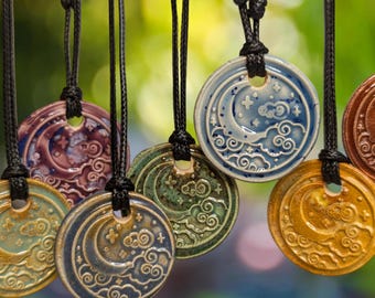 Halbmond und Wolken Cottagecore Keramik Wachssiegel Anhänger Hippie Wunderliche Choker Verstellbare Kordel Halskette Clay Charms