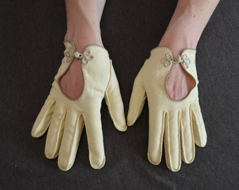 Vintage Beige Formal Gloves Wrist Length with Pretty Cutout and Cuff Detail