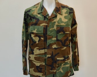 Vintage U.S. ARMY Combat Coat Woodland Camouflage sz Medium jacket dated 1992