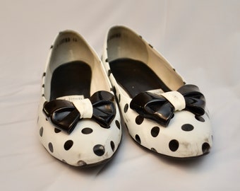 on sale Vintage TOWN & COUNTRY ladies flats heels size 7 1/2 women's black with white polka dots