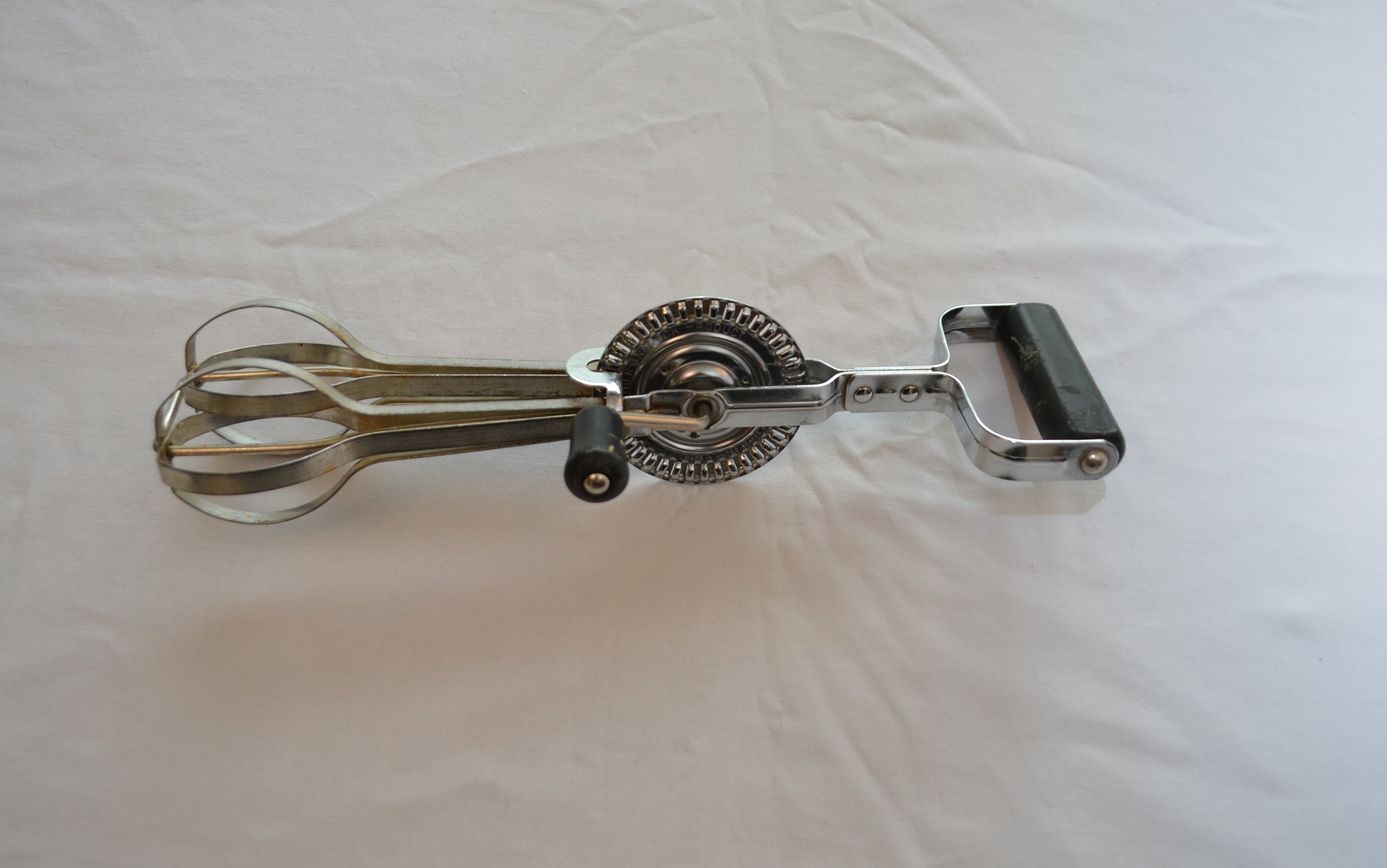 VINTAGE ANDROCK GREEN WOOD HANDLE EGG BEATER HAND MIXER NON ELECTRIC  SURVIVAL