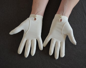 Vintage White Wrist Length Formal Gloves with Pearl Closure