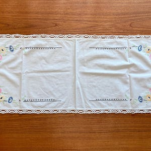 Vintage Hand Embroidered TABLE RUNNER with crochet trim floral pattern