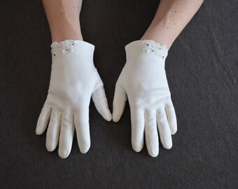 Vintage White Formal Gloves Wrist Length with Embroidered Cuff