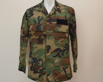 on sale Vintage Men's Woodland Camouflage Military Combat Jacket Size Small - Long