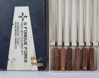Juego de seis tenedores para fondue vintage de acero inoxidable en su caja original.