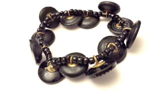 VICTORIAN BUTTON BRACELET