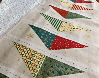 DIY Christmas Flying Geese Table Runner Section, Christmas Crafting, Flying Geese Sections