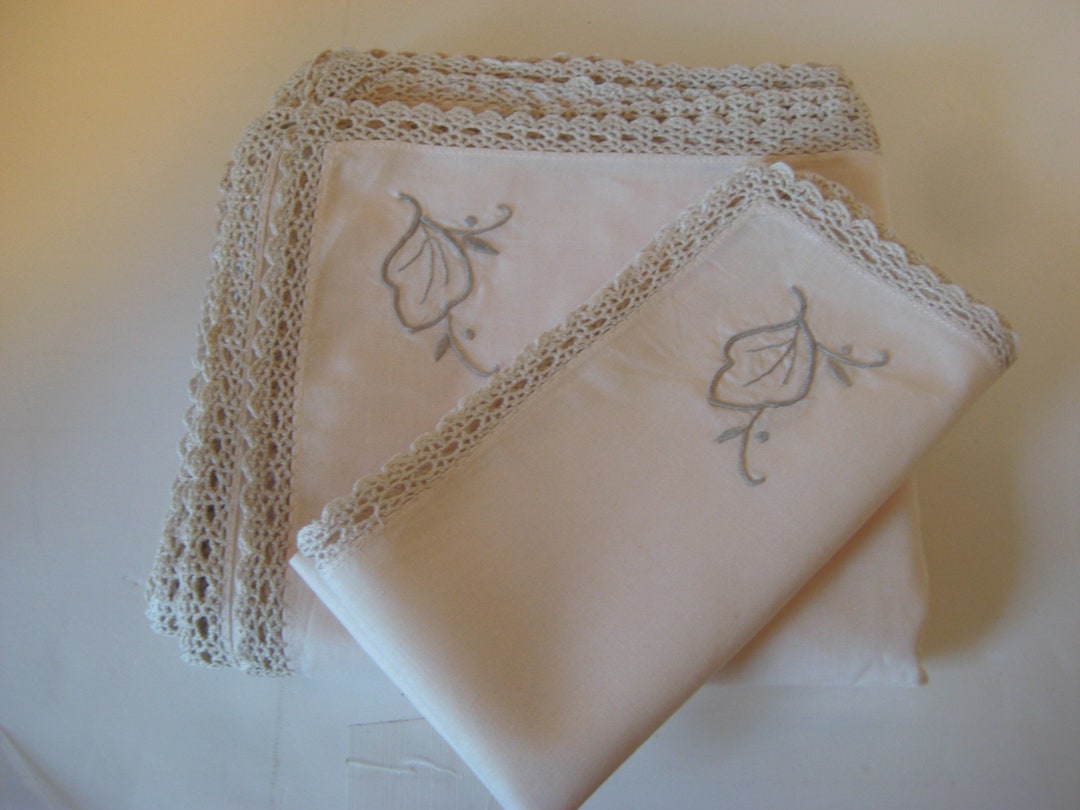 Twelve Vintage Dinner Napkins With Crochet Edges Etsy