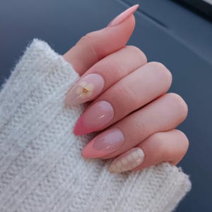 Spring/summer nails | elegant flower design | beachy nails | hand made
