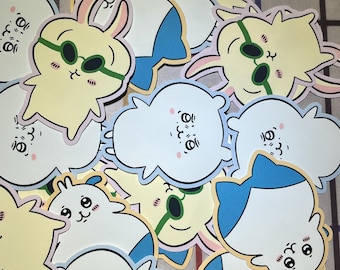 Könnte beinhalten: Eine Sammlung bunter Aufkleber mit Comic-Tieren mit verschiedenen Gesichtsausdrücken. Die Aufkleber sind aus Papier und haben eine glänzende Oberfläche. Zu den Tieren gehören ein Kaninchen, ein Bär und eine Katze.