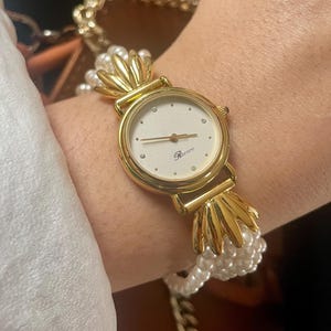 Charming Rare Vintage 80s Pearl Strand Gold Plated Japan Quartz White Round Dial Bezel Bracelet Strap Dress Cocktail Wristwatch By Rococo