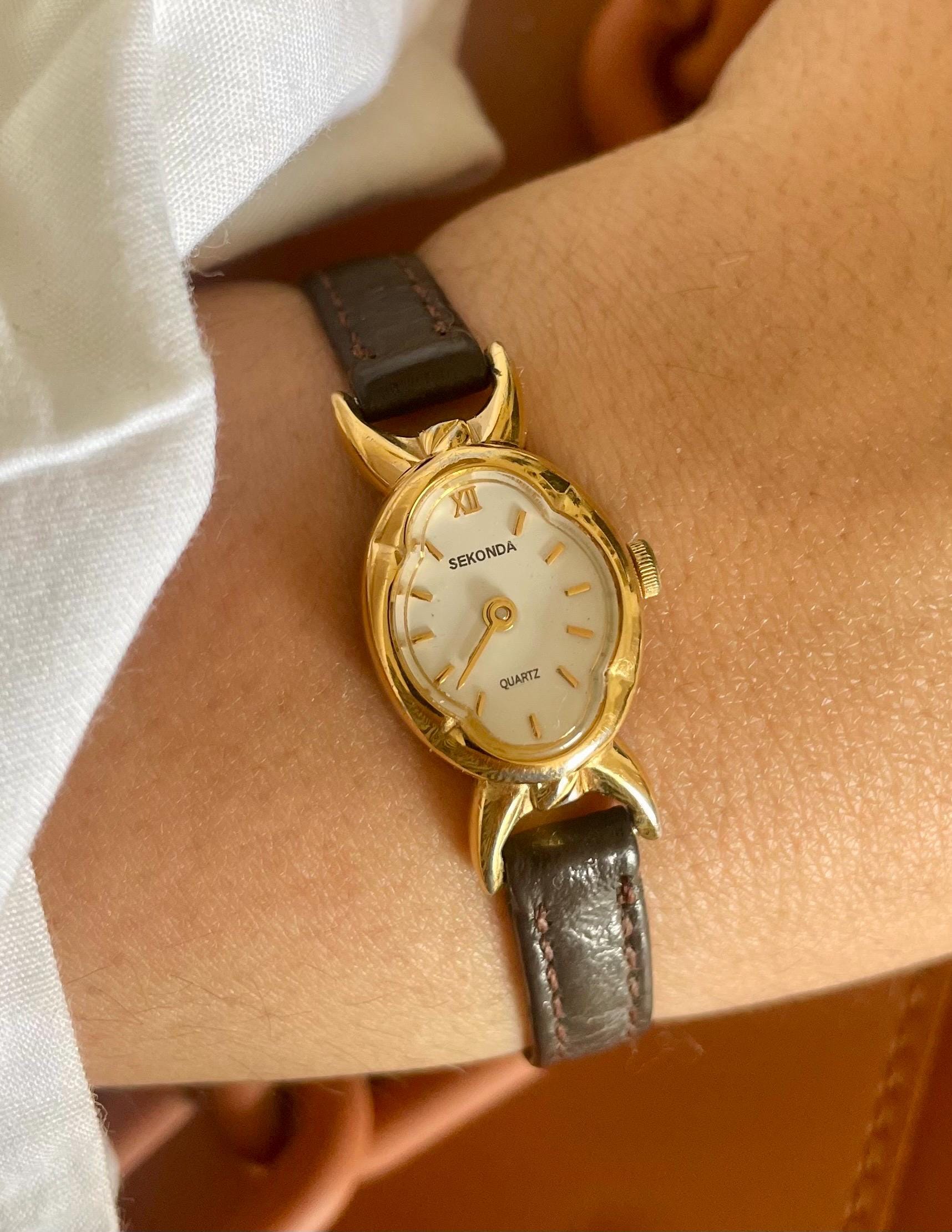 Vintage Inspired Dainty Elegant Women\'s Brown Leather Strap Gold Heart Watch Vintage Gold Watch for Women – Brown Faux Leather Strap  main image 2