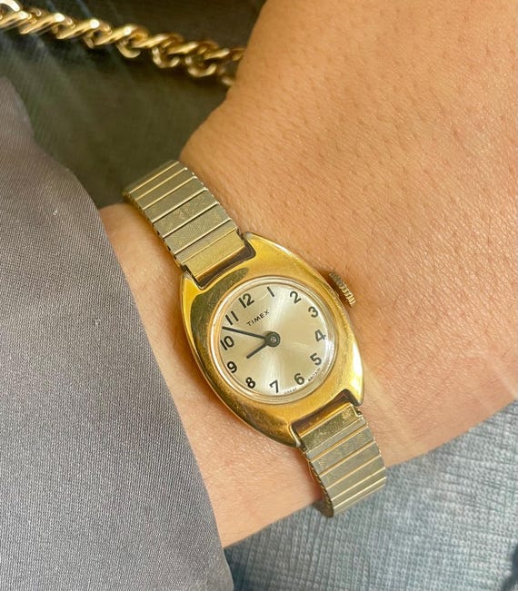 Vintage Classic 1970s Mechanical Wind up Gold Tone Round Dial