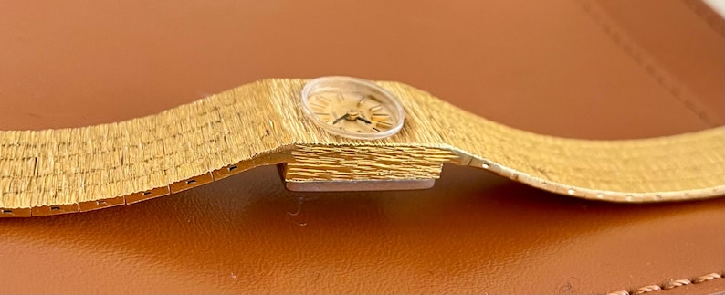 Vintage Accurist 1970s Gold Plated Ladies Mechanical Watch 17 Jewel image 7