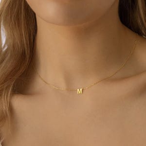 Collar con dije de letra personalizado: collar con nombre personalizado de acero inoxidable con gargantilla colgante