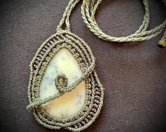 collar de micro macramé