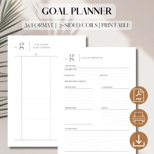 Può includere: Un planner di obiettivi stampabile in formato A5 con spirali a due lati. Il planner ha un design in bianco e nero con sezioni per la panoramica annuale, la scomposizione degli obiettivi, i dettagli, la data di inizio, la data di fine, la ricompensa al raggiungimento, la motivazione, il brainstorming, i passaggi d'azione, le sfide e le note.