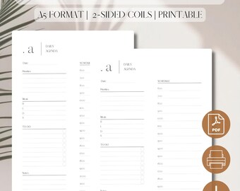 Op de afbeelding: Een witte, afdrukbare dagagenda met de tekst "DAILY AGENDA SCHEDULED". De agenda bevat secties voor datum, prioriteiten, maaltijden, takenlijst en notities. Het ontwerp bevat ook pictogrammen voor PDF, afdrukken en downloaden.