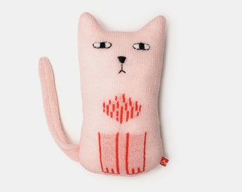 Peluche chat rose en laine d'agneau tricotée - En stock