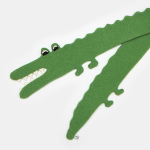 Szalik z wełny jagnięcej Cecil Crocodile – wykonany na zamówienie