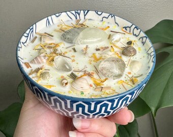 7oz Lemongrass Citronella scented soy candle. With Garden Quartz, Moonstone cabochon, natural seashells & dried herbs. 1 wick - 35 hours