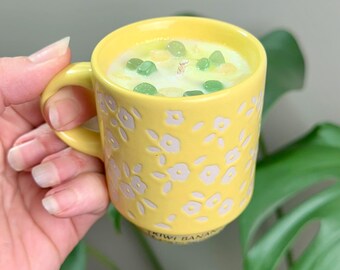 3.5oz Kiwi Banana scented soy candle in mini floral yellow mug with Green Aventurine & Yellow Calcite Crystal chips. 18 hours burn time.