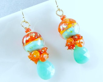 Boucles d'oreilles plaquées or chrysoprase, calcédoine et opale du Mexique