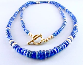 Long collier en cyanite bleue et rehaussés d'or