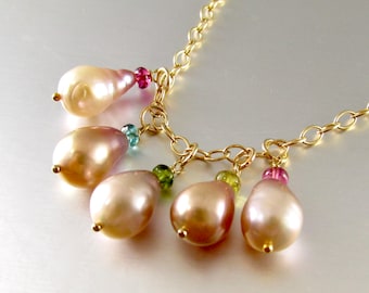 Collier de grappe de perles baroques, perles avec des accents de tourmaline Collier rempli d'or