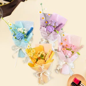 Häkelblumenstrauß, rosa lila blaue Rose Sonnenblume Lilie ewig Geschenke für Mama, Abschlussgeschenke für Freund Schwester, Geburtstagsgeschenke