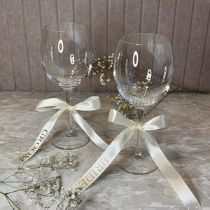 personalisierte Platzbänder aus Satinband | Tischnamen | Schleifen Namensschild | Namensschilder | Hochzeit | Geburtstag | JGA | Taufe |