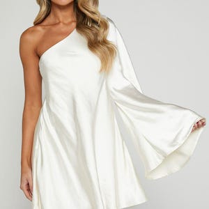 Schnittmuster für ein Schulter Mini Satin Kleid (PDF)