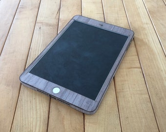 Houten iPad Mini Case -- Wikkel je iPad in echt walnoot -- Zelfklevende wrap creëert volledige case -- Maatwerk beschikbaar, in bamboe, esdoorn, teak +