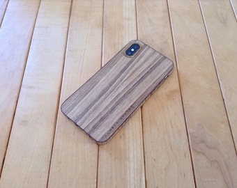 Houten iPhone X-hoesje in teakhout - Wikkel je telefoon in echt hout! Aangepaste gravure beschikbaar, bamboe, walnoot, zebrahout en meer!