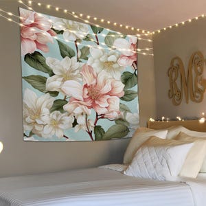 White and Pink Flower Pattern Wall Tapestry, Botanic Tapestry, Tapestry Wallhanging, Aesthetic Wall Art, Tapestry Decor, Art Decor Wall