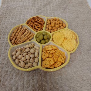 Bandeja de cerámica hecha a mano con forma de flor, bandeja para aperitivos de 7 secciones, regalo único para inauguración de casa, decoración de cocina estilo bohemio