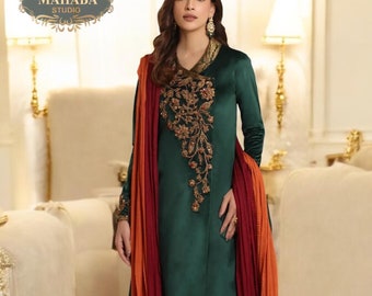 Vestido paquistanês de veludo esmeralda: pedras semipreciosas bordadas, calças Jamawar