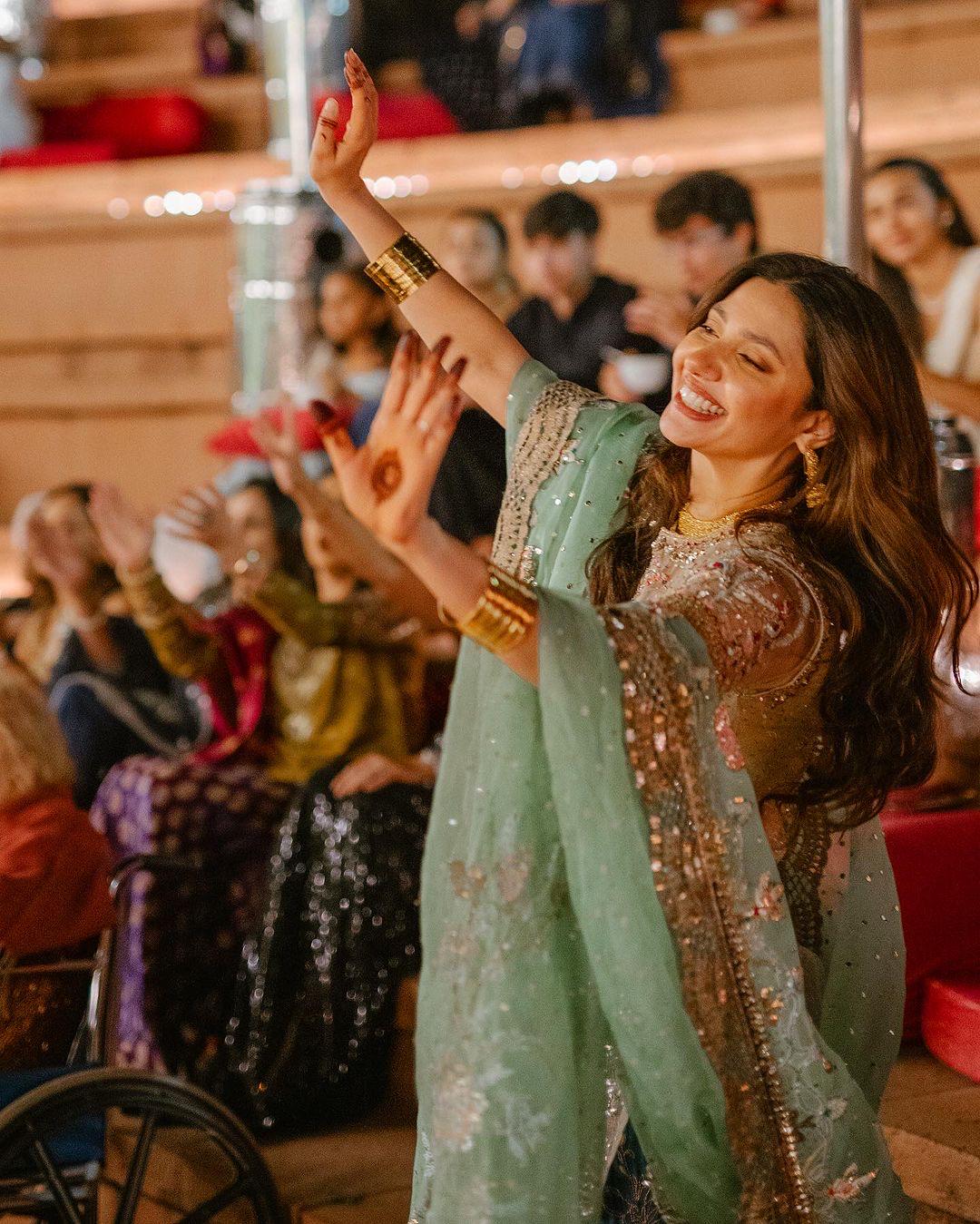 mahira khan qawali night dress designer name Mahira Khan for her Qawwali night : r/BollywoodFashion